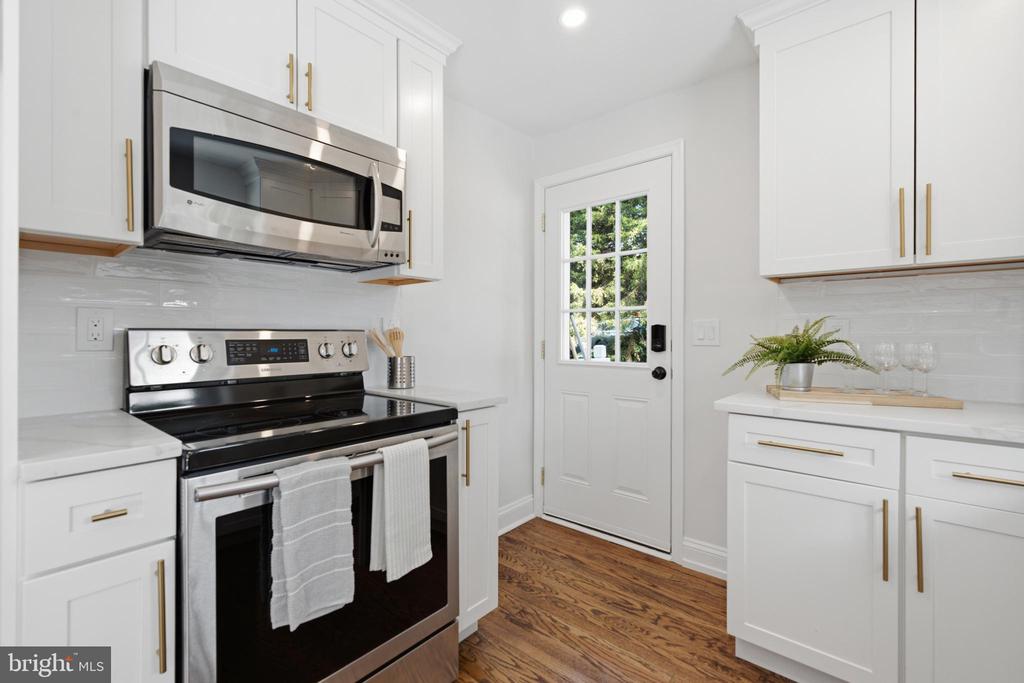 30 MEADOWBROOK LANE