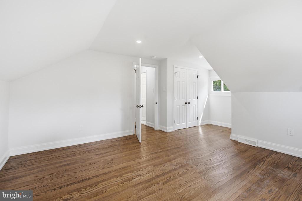 30 MEADOWBROOK LANE