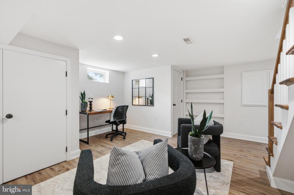 30 MEADOWBROOK LANE
