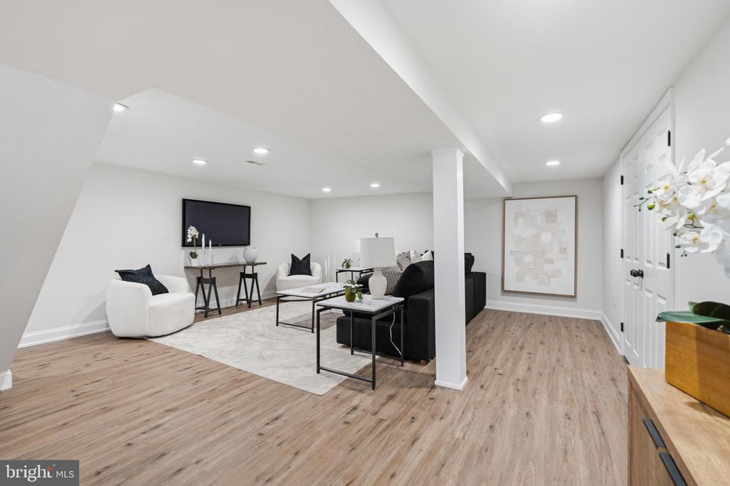 30 MEADOWBROOK LANE