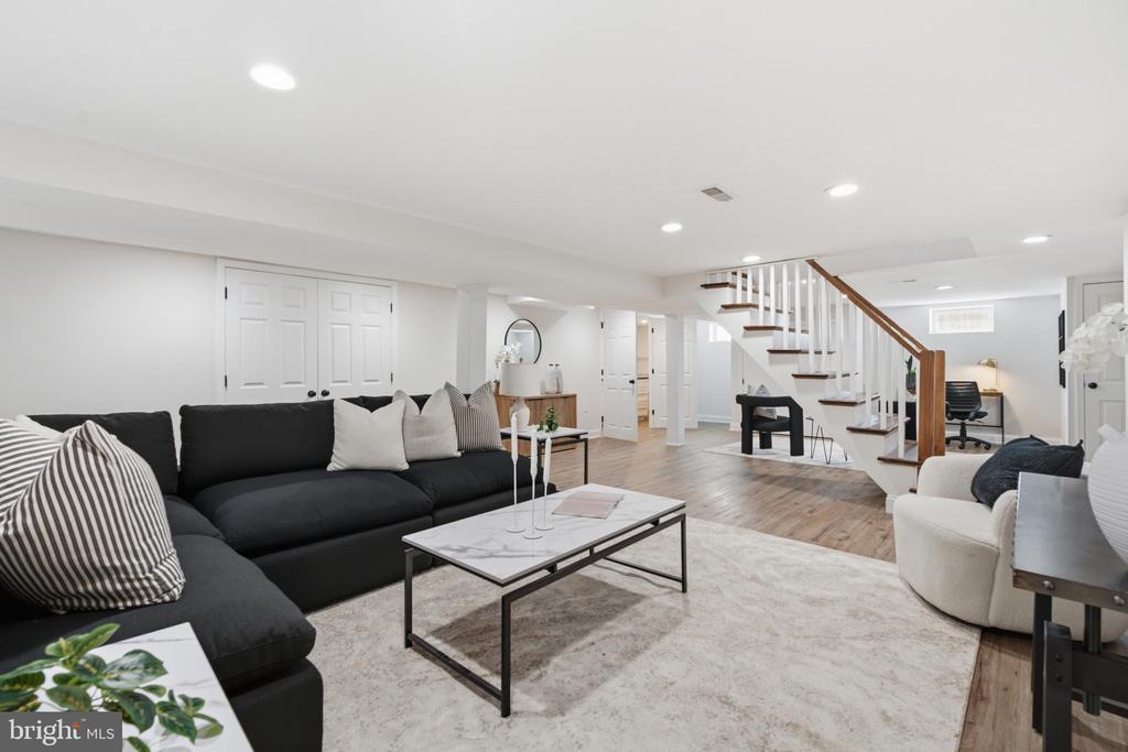 30 MEADOWBROOK LANE