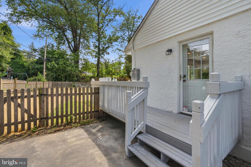 30 MEADOWBROOK LANE