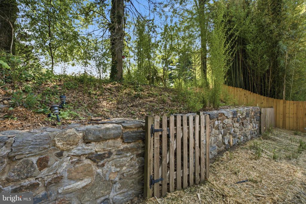30 MEADOWBROOK LANE