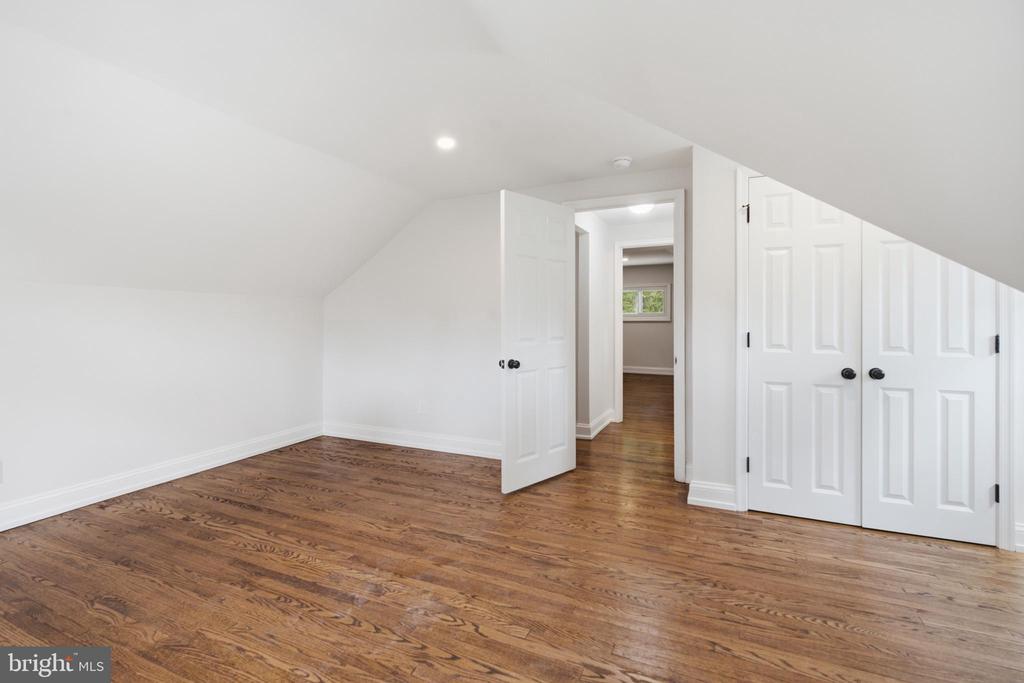30 MEADOWBROOK LANE