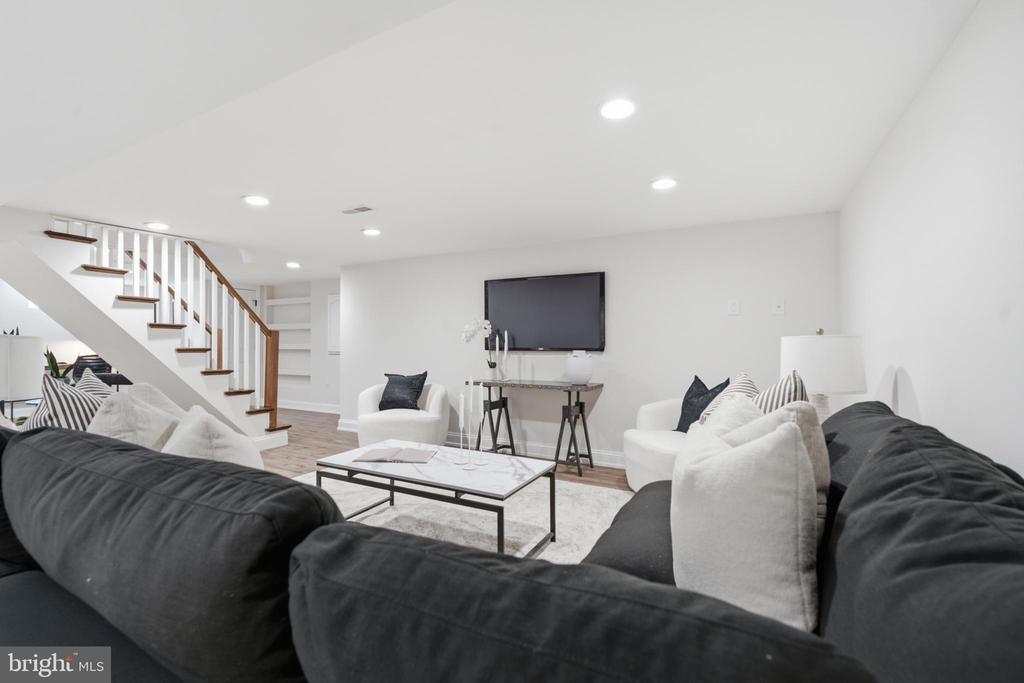 30 MEADOWBROOK LANE