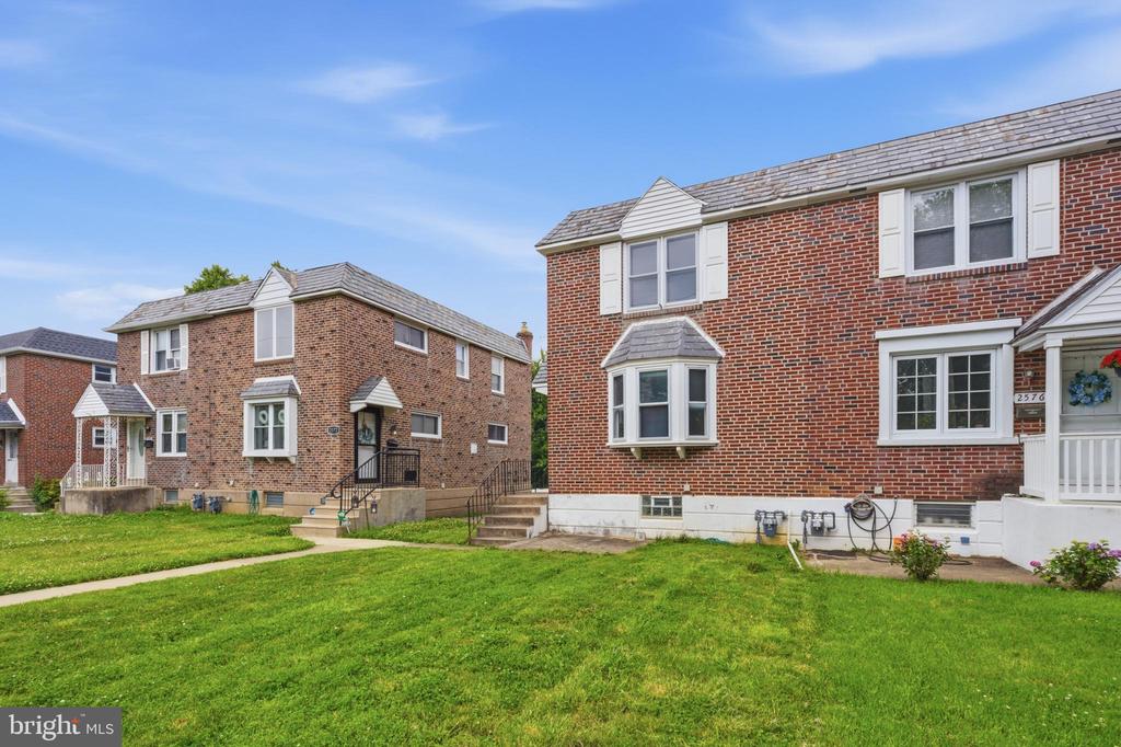 2574 STONEYBROOK LANE