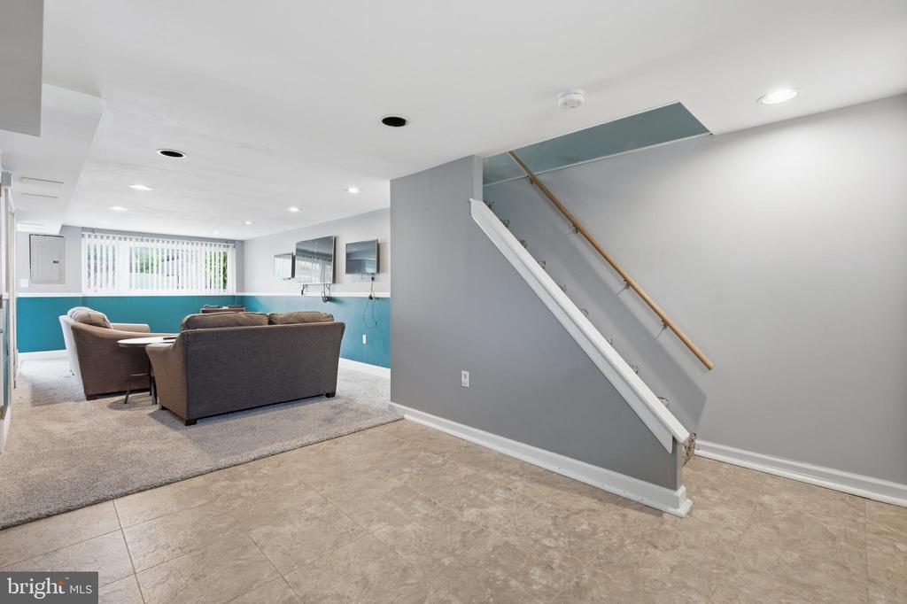 2574 STONEYBROOK LANE