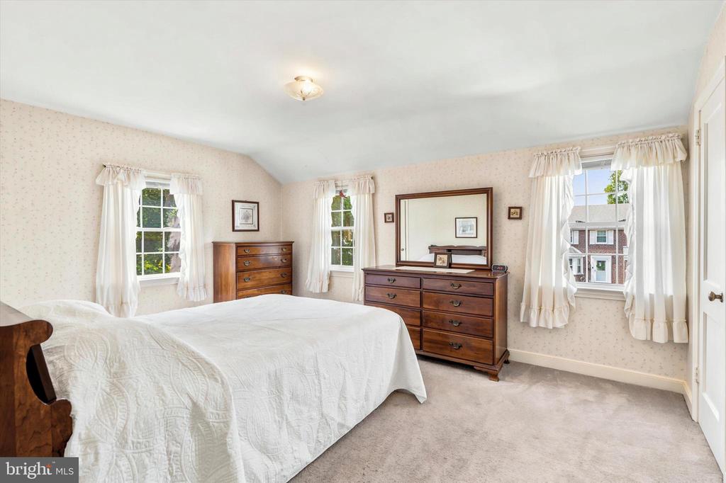 204 FLINTLOCK ROAD
