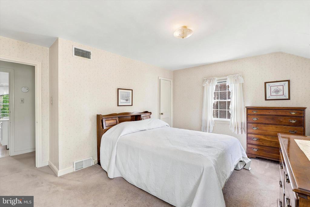 204 FLINTLOCK ROAD
