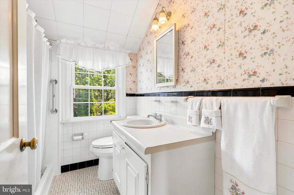 204 FLINTLOCK ROAD