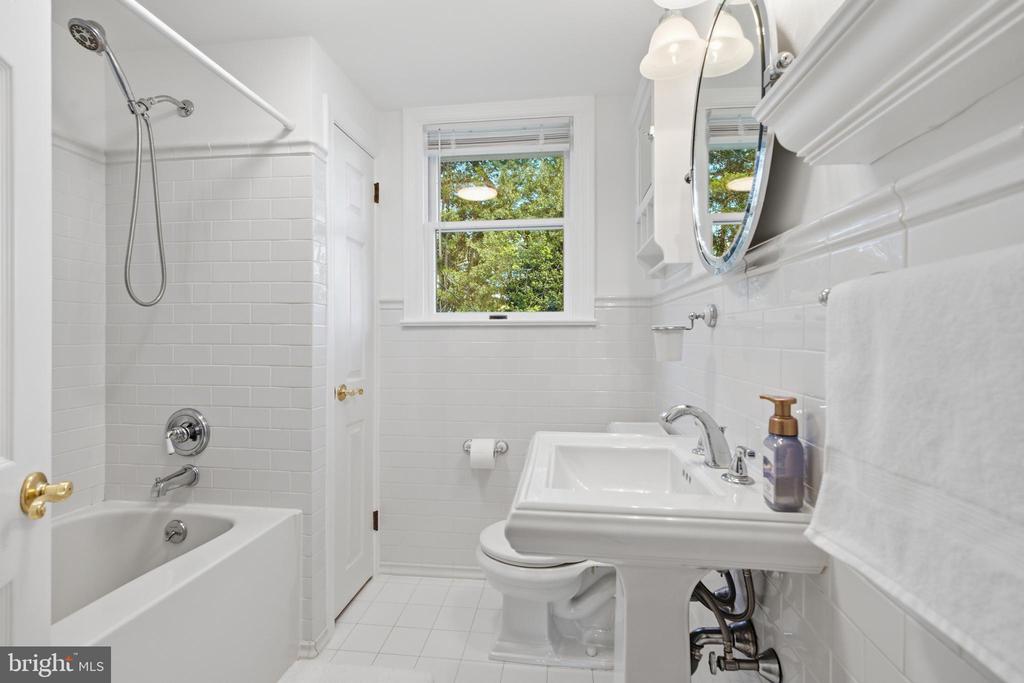 113 LOMBARDY DRIVE