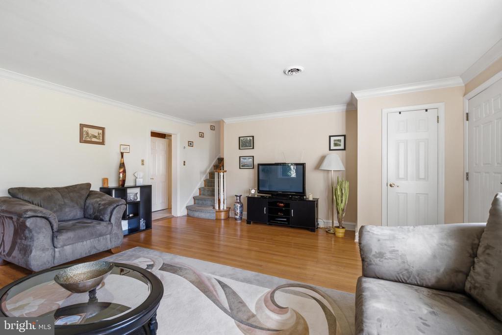 113 LOMBARDY DRIVE