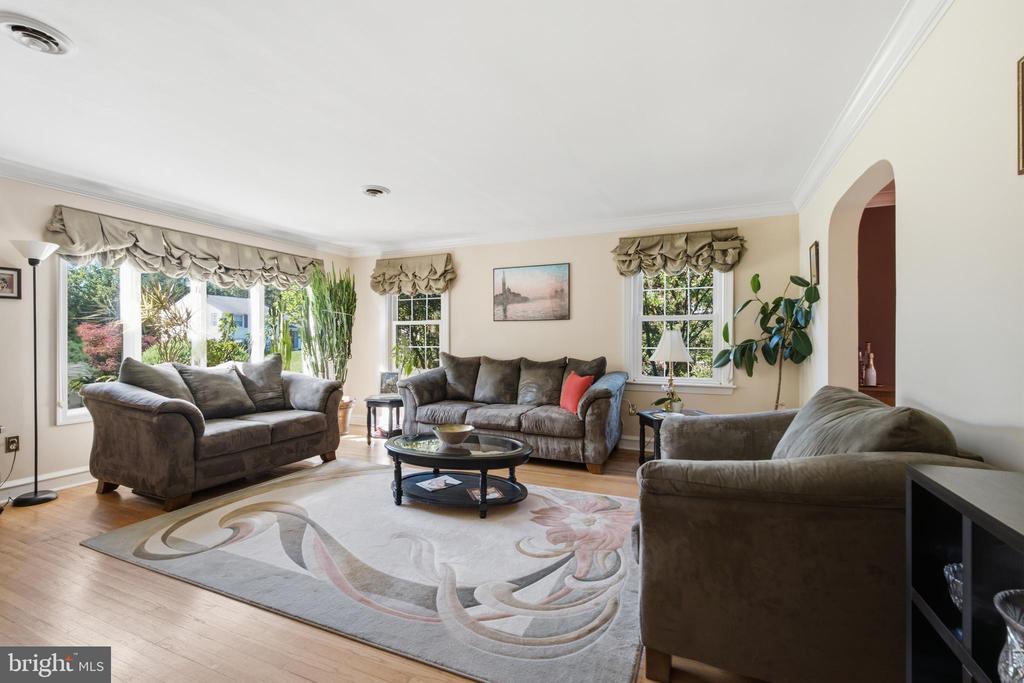 113 LOMBARDY DRIVE