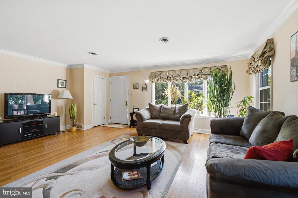 113 LOMBARDY DRIVE