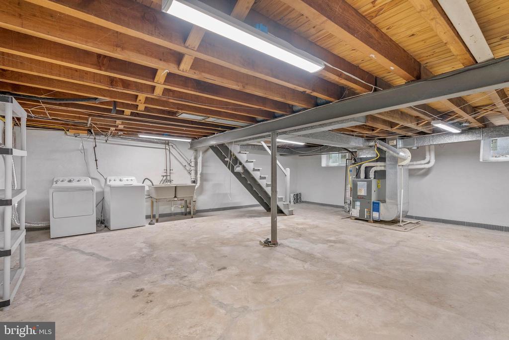402 HAWTHORNE ROAD
