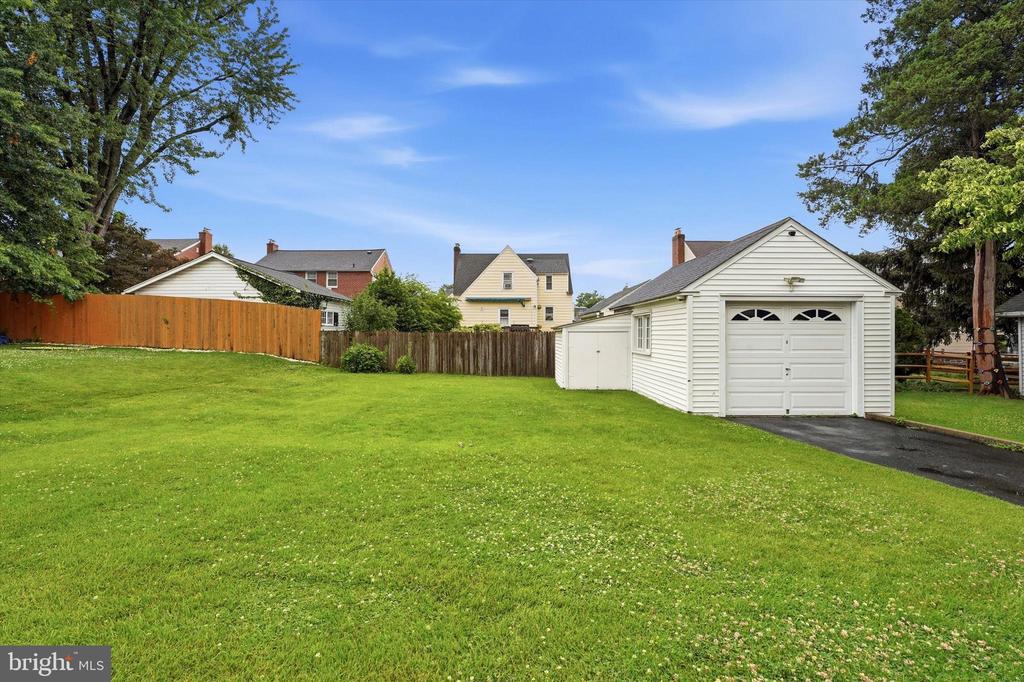 2434 MERWOOD LANE