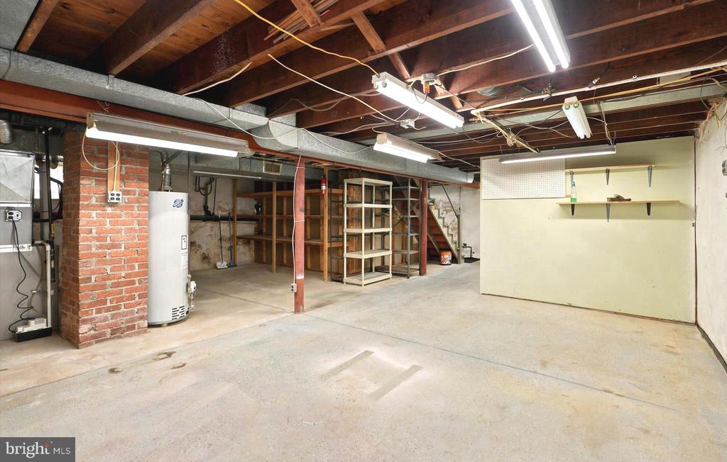 2434 MERWOOD LANE