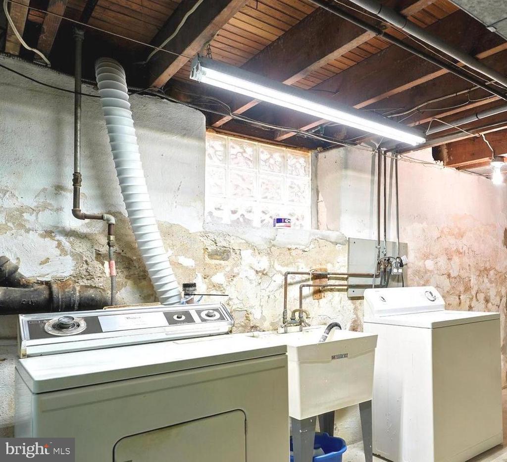 2434 MERWOOD LANE