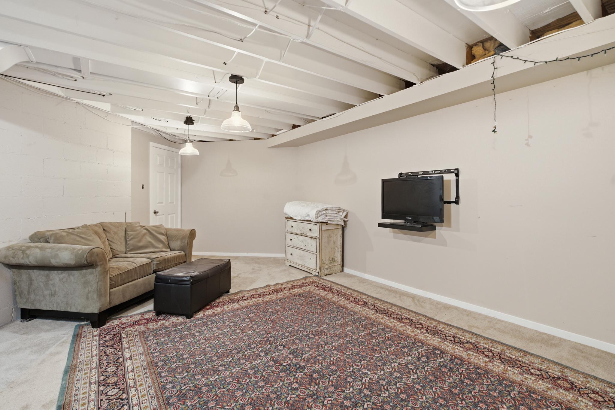 138 MONTROSE AVENUE 26