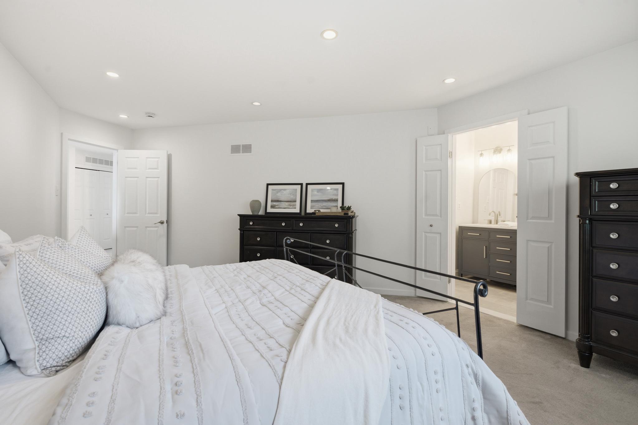 138 MONTROSE AVENUE 26