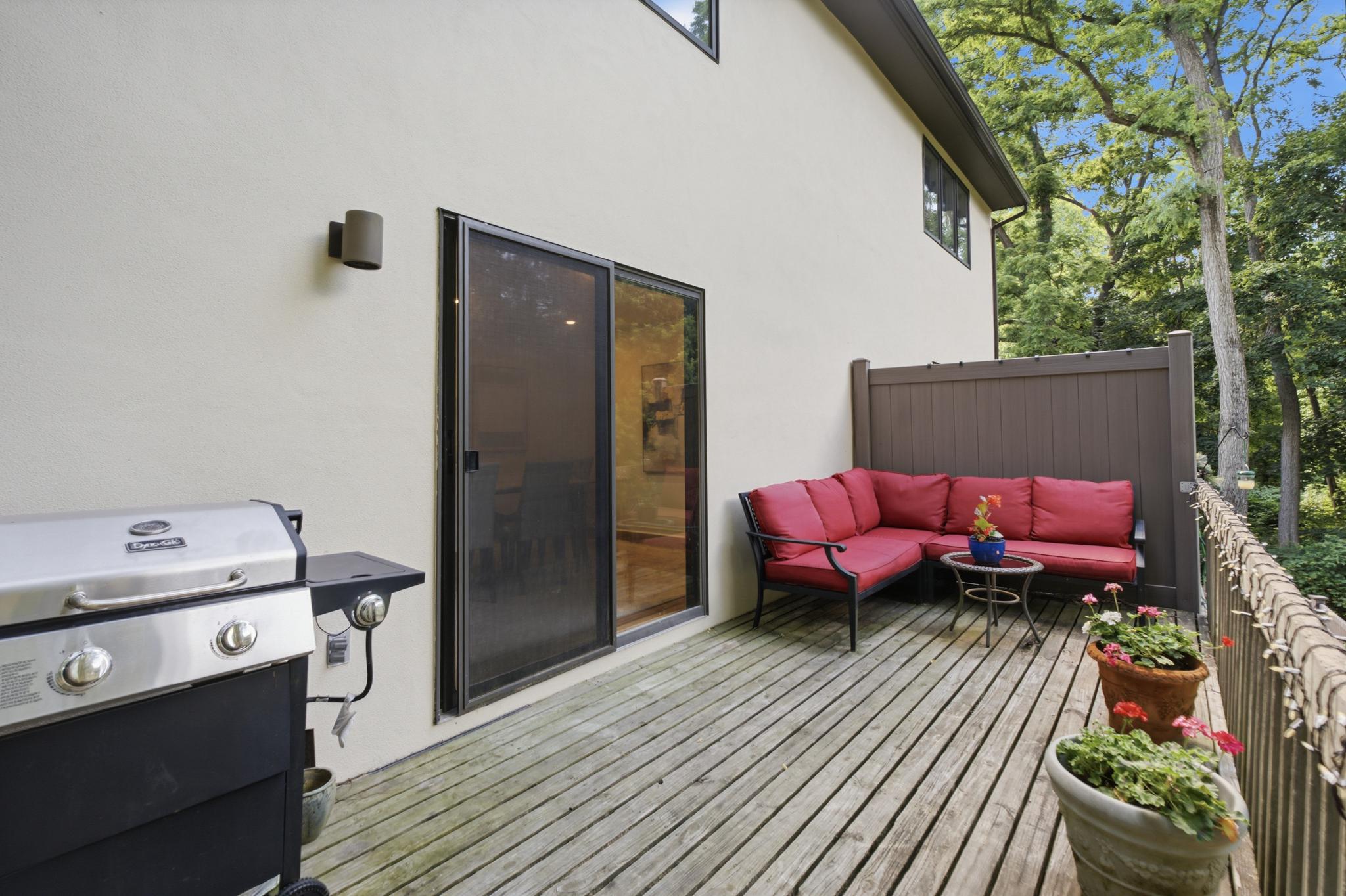138 MONTROSE AVENUE 26