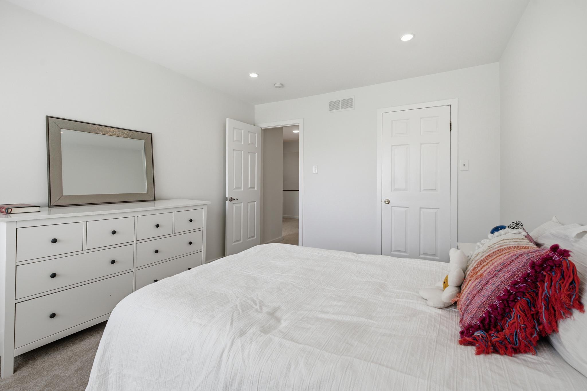 138 MONTROSE AVENUE 26