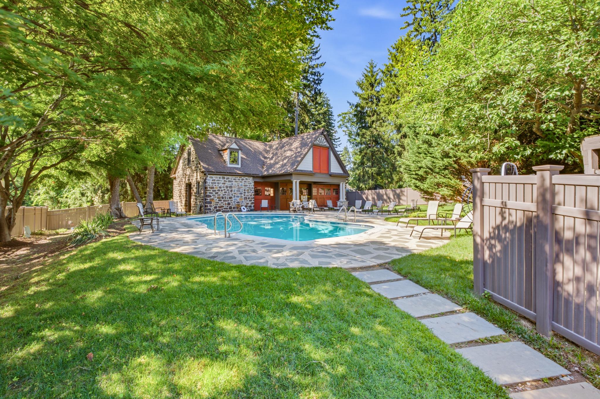 138 MONTROSE AVENUE 26