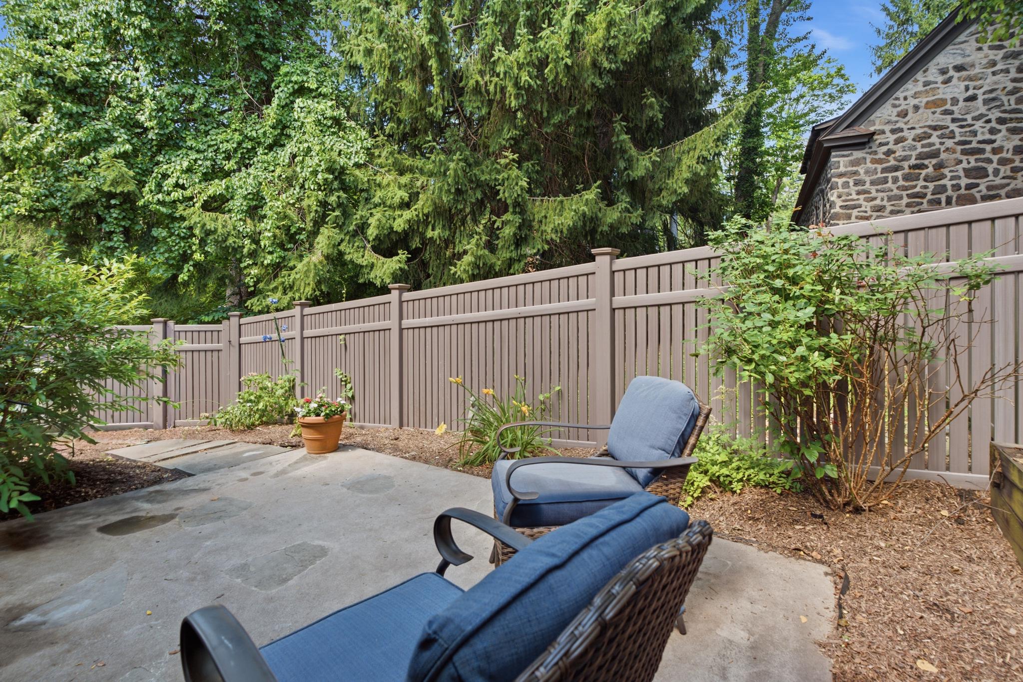 138 MONTROSE AVENUE 26