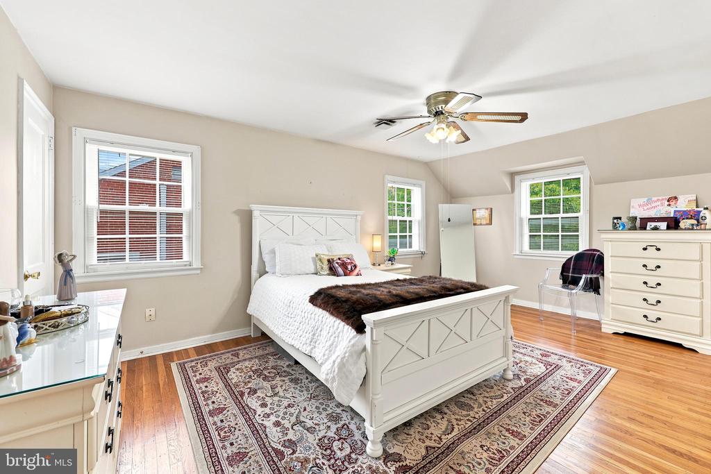 844 BURMONT ROAD