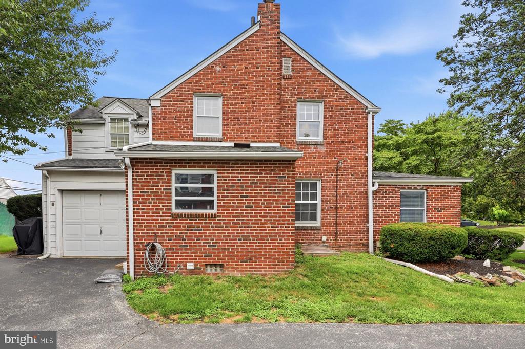 844 BURMONT ROAD