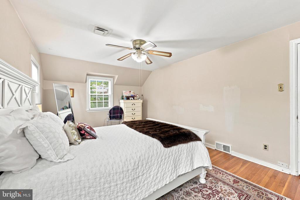 844 BURMONT ROAD