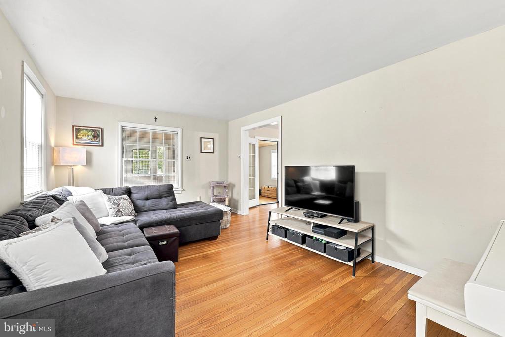 844 BURMONT ROAD