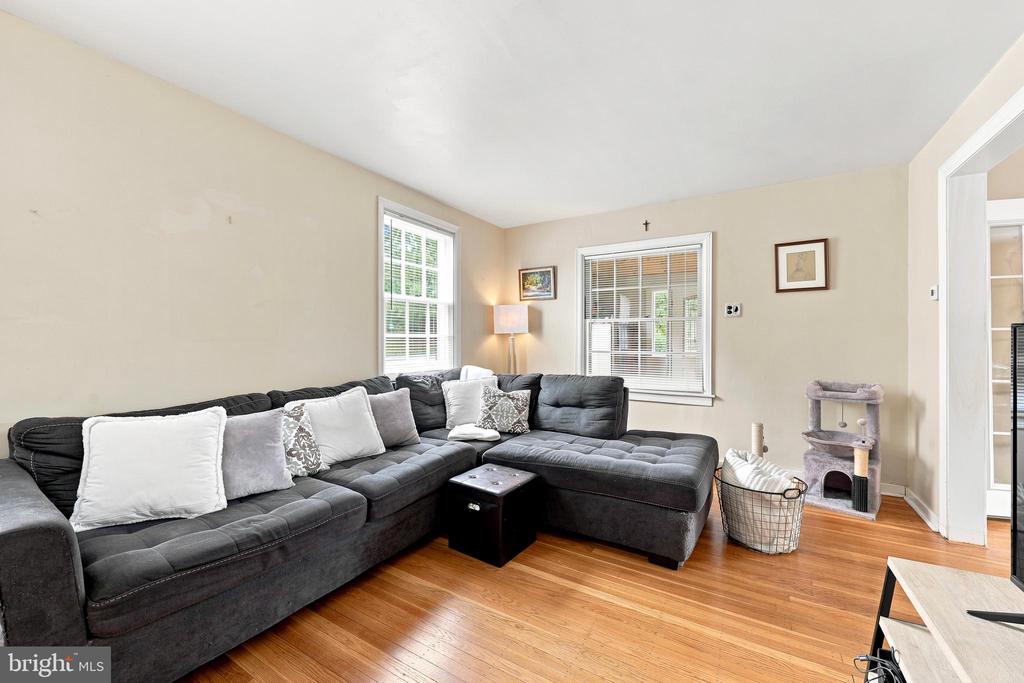 844 BURMONT ROAD