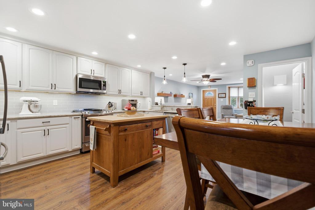1084 CEDARWOOD ROAD