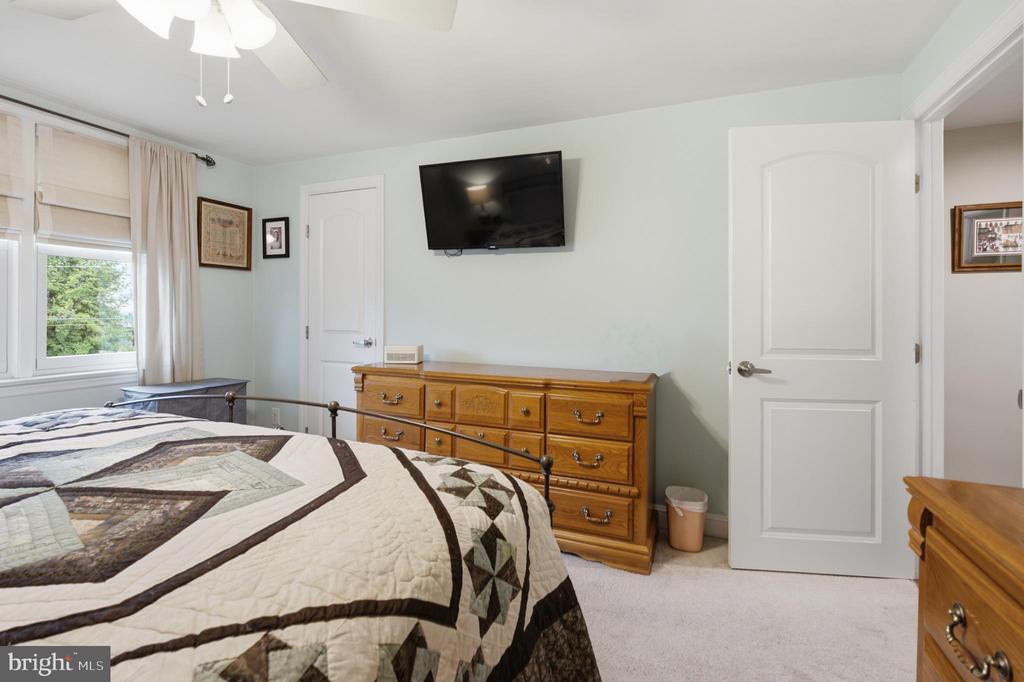 1084 CEDARWOOD ROAD