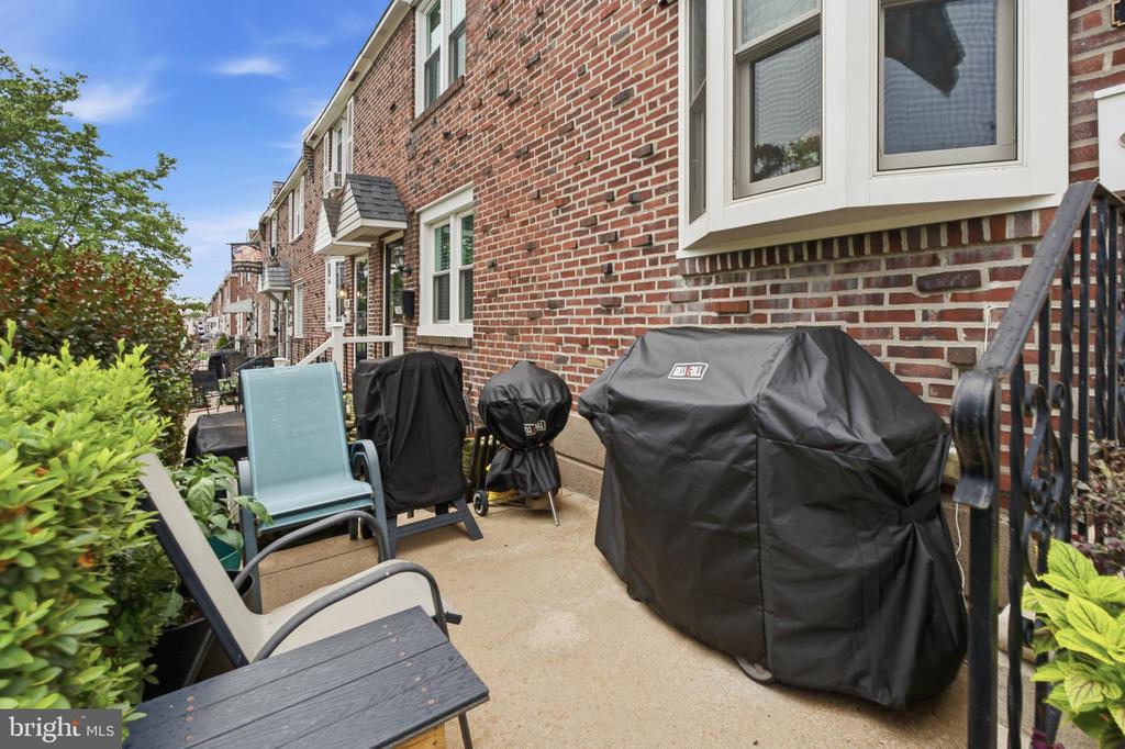 1084 CEDARWOOD ROAD