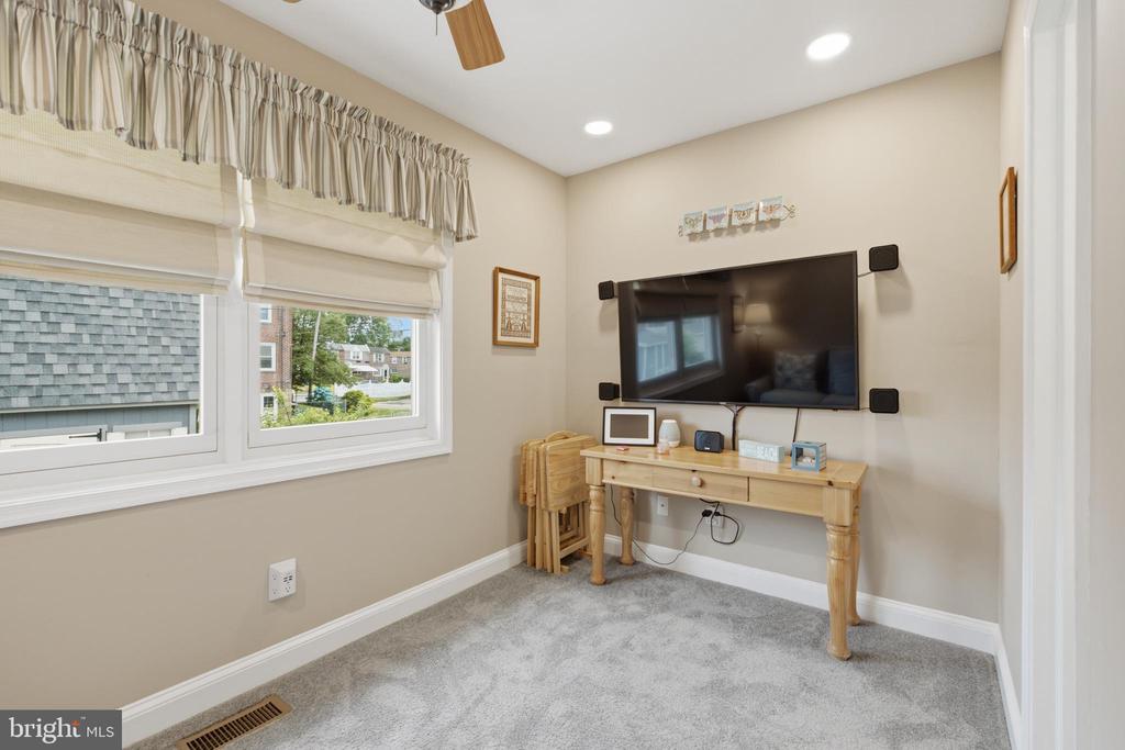 1084 CEDARWOOD ROAD