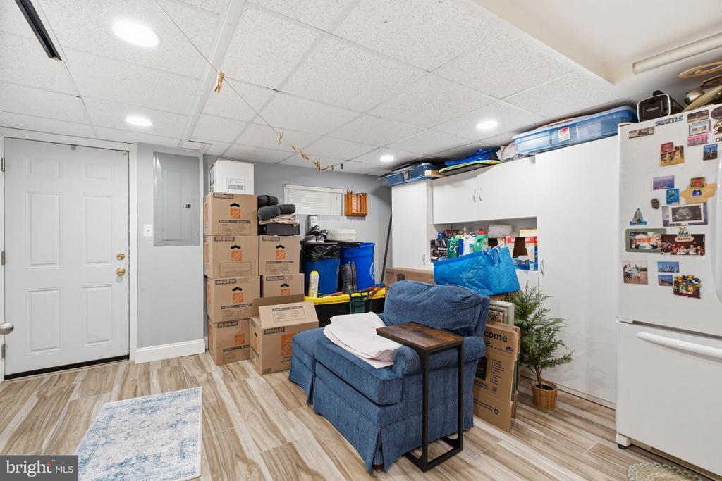 1084 CEDARWOOD ROAD