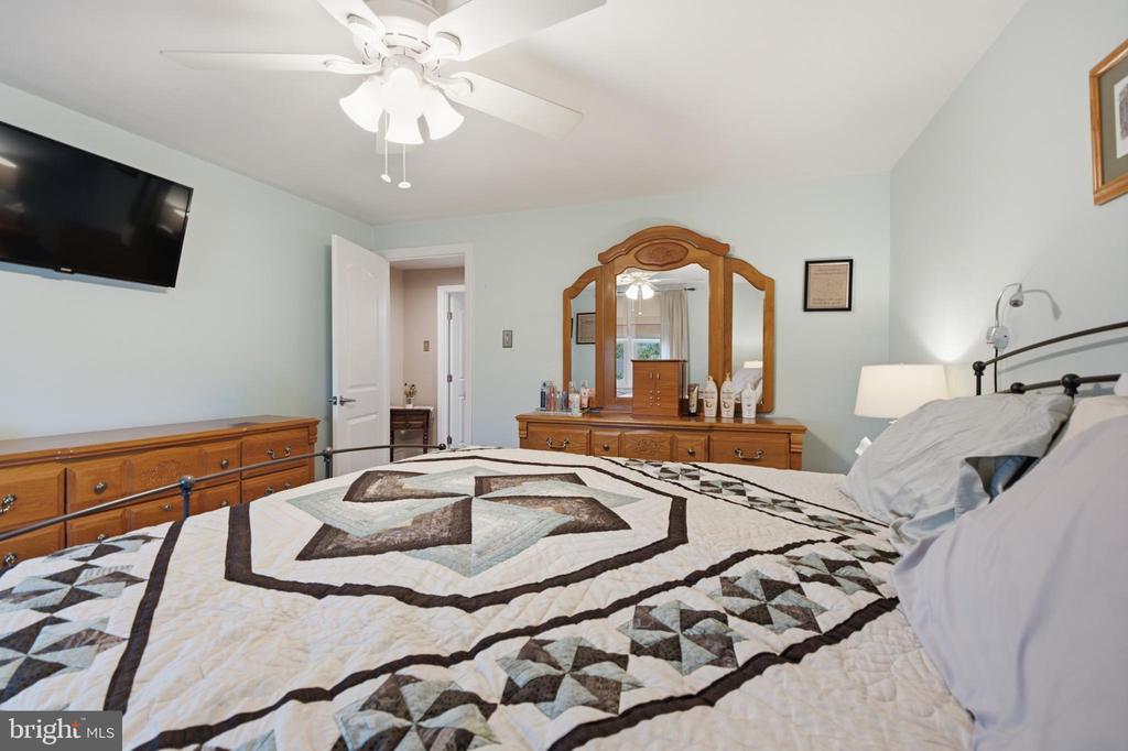 1084 CEDARWOOD ROAD