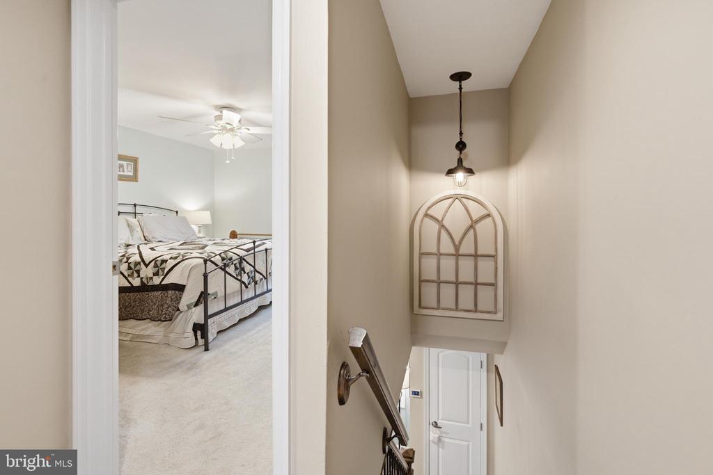 1084 CEDARWOOD ROAD