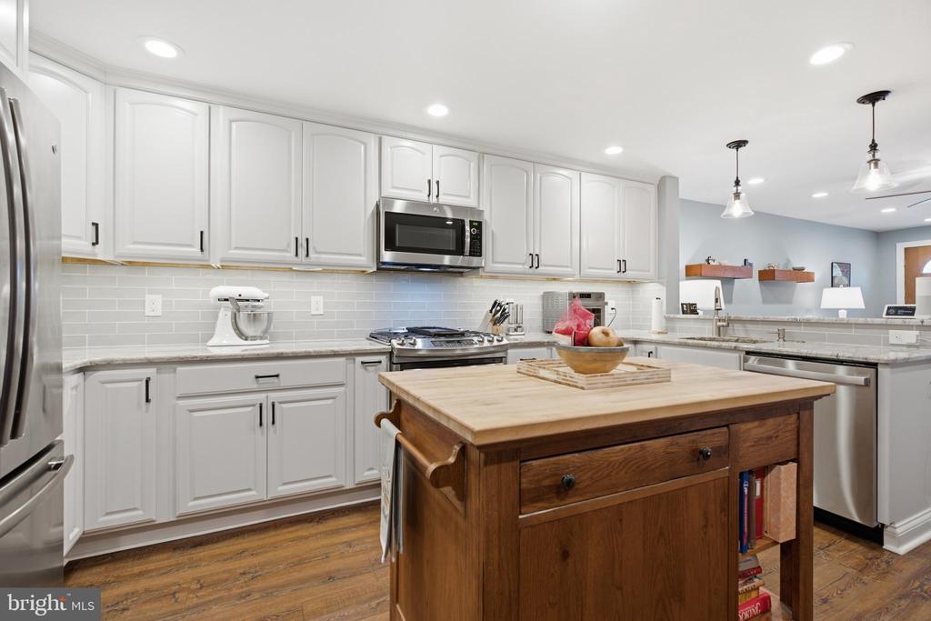 1084 CEDARWOOD ROAD