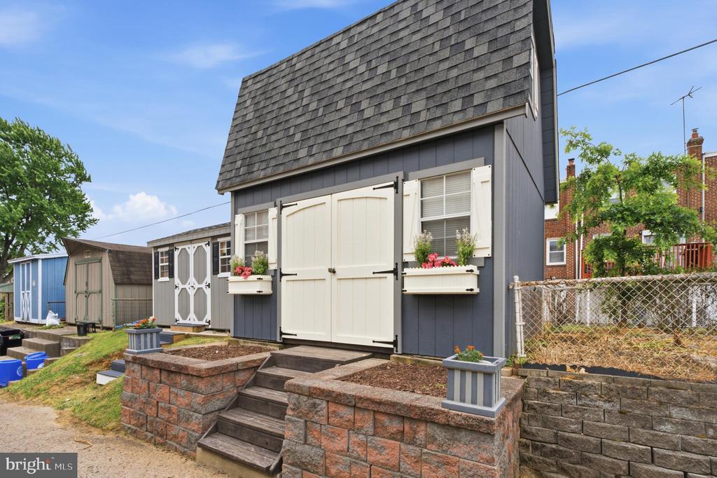 1084 CEDARWOOD ROAD