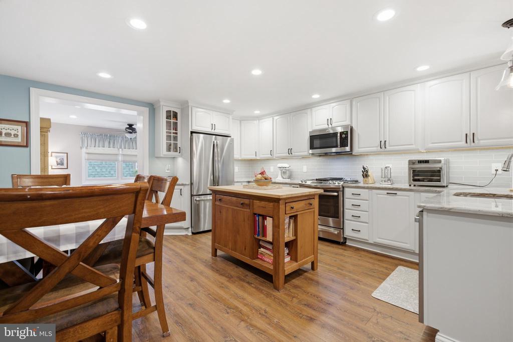 1084 CEDARWOOD ROAD