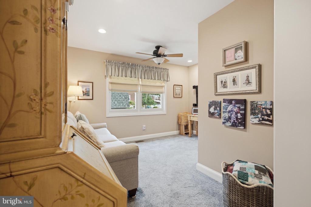 1084 CEDARWOOD ROAD