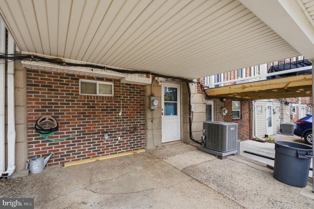 1084 CEDARWOOD ROAD