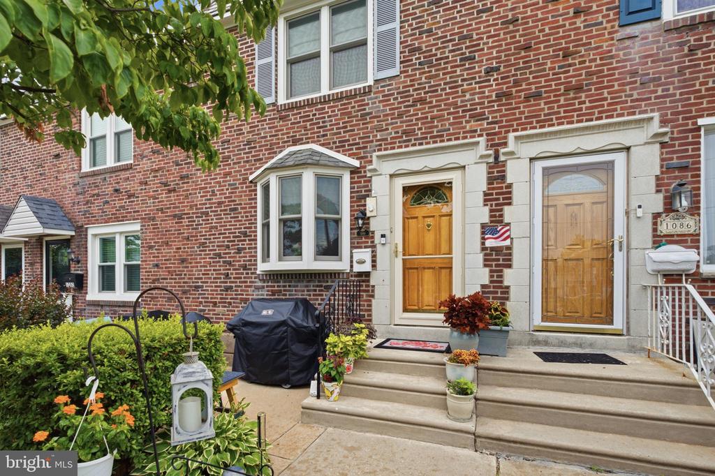 1084 CEDARWOOD ROAD