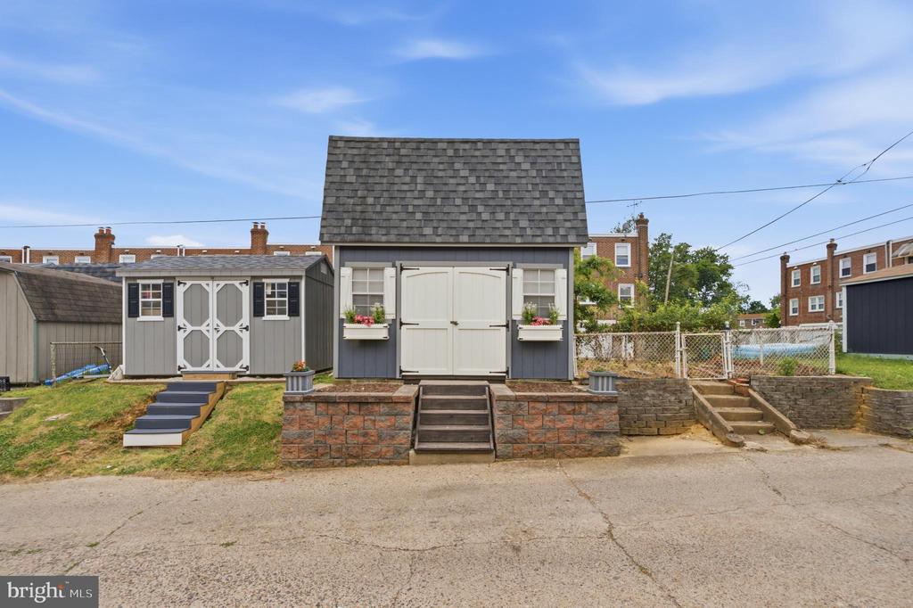 1084 CEDARWOOD ROAD