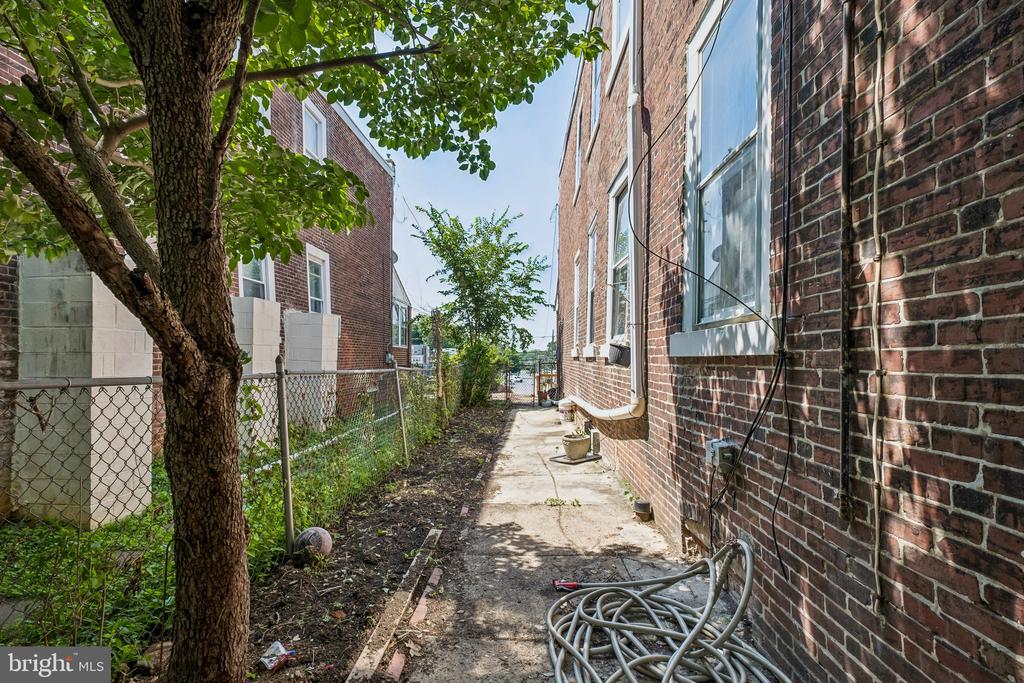 627 WALNUT STREET