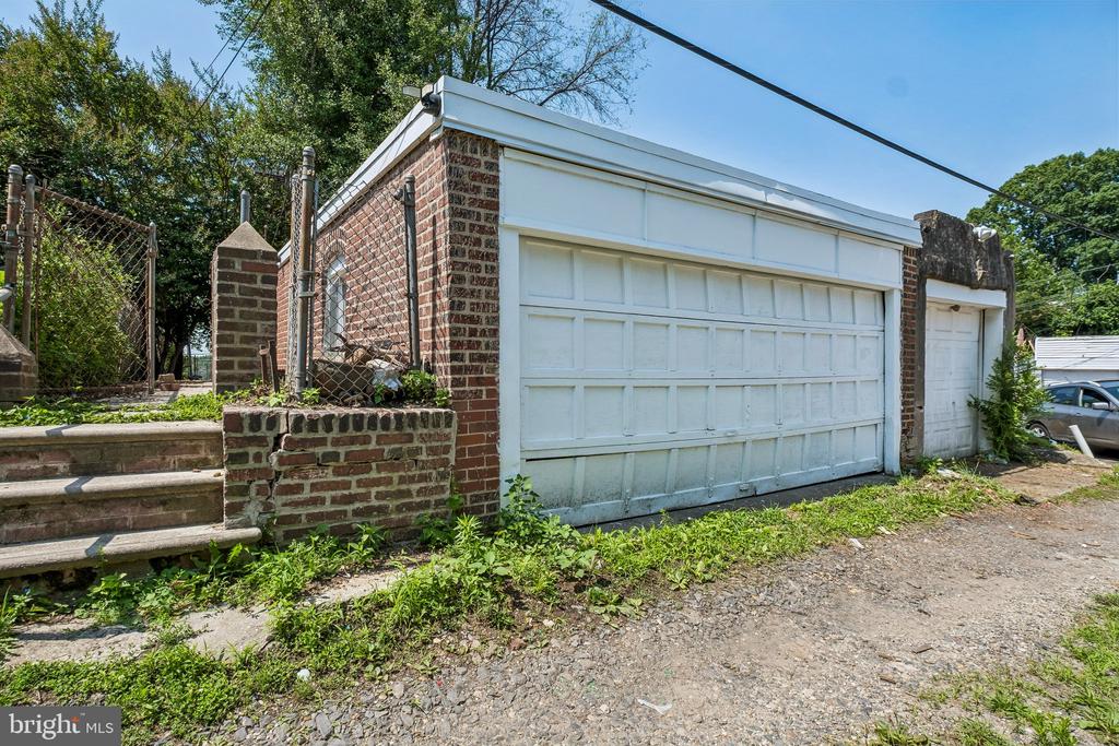 627 WALNUT STREET