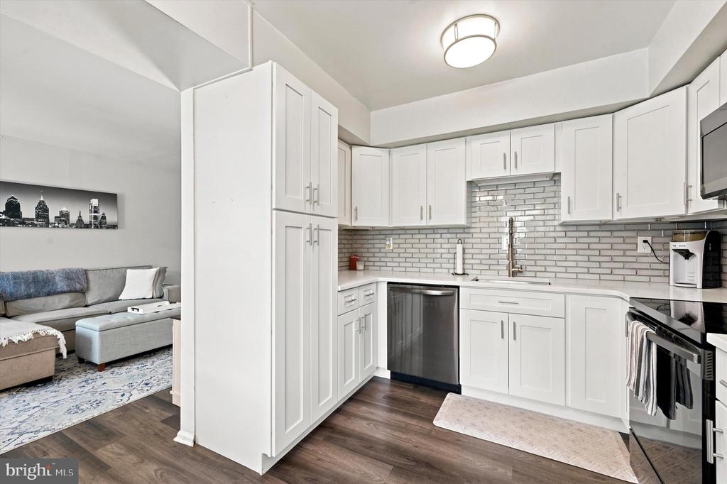5200 HILLTOP DRIVE Unit: J4